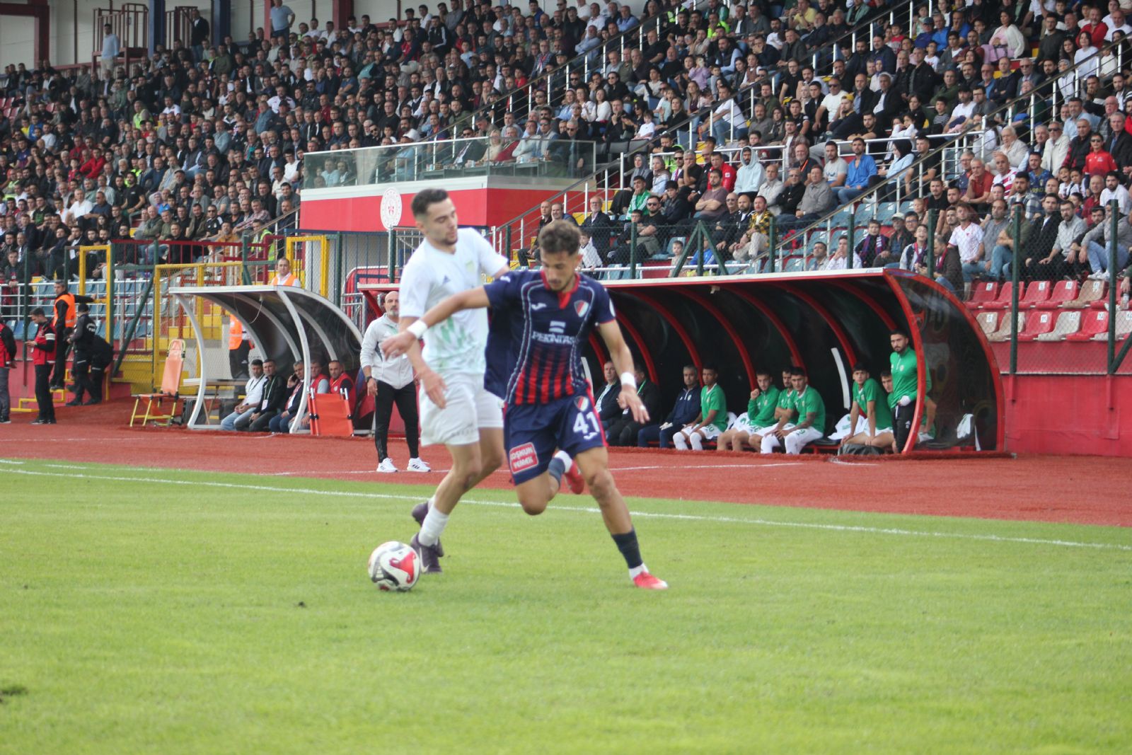 Düzcespor, sahasında Çayelispor'u 4-0 mağlup etti