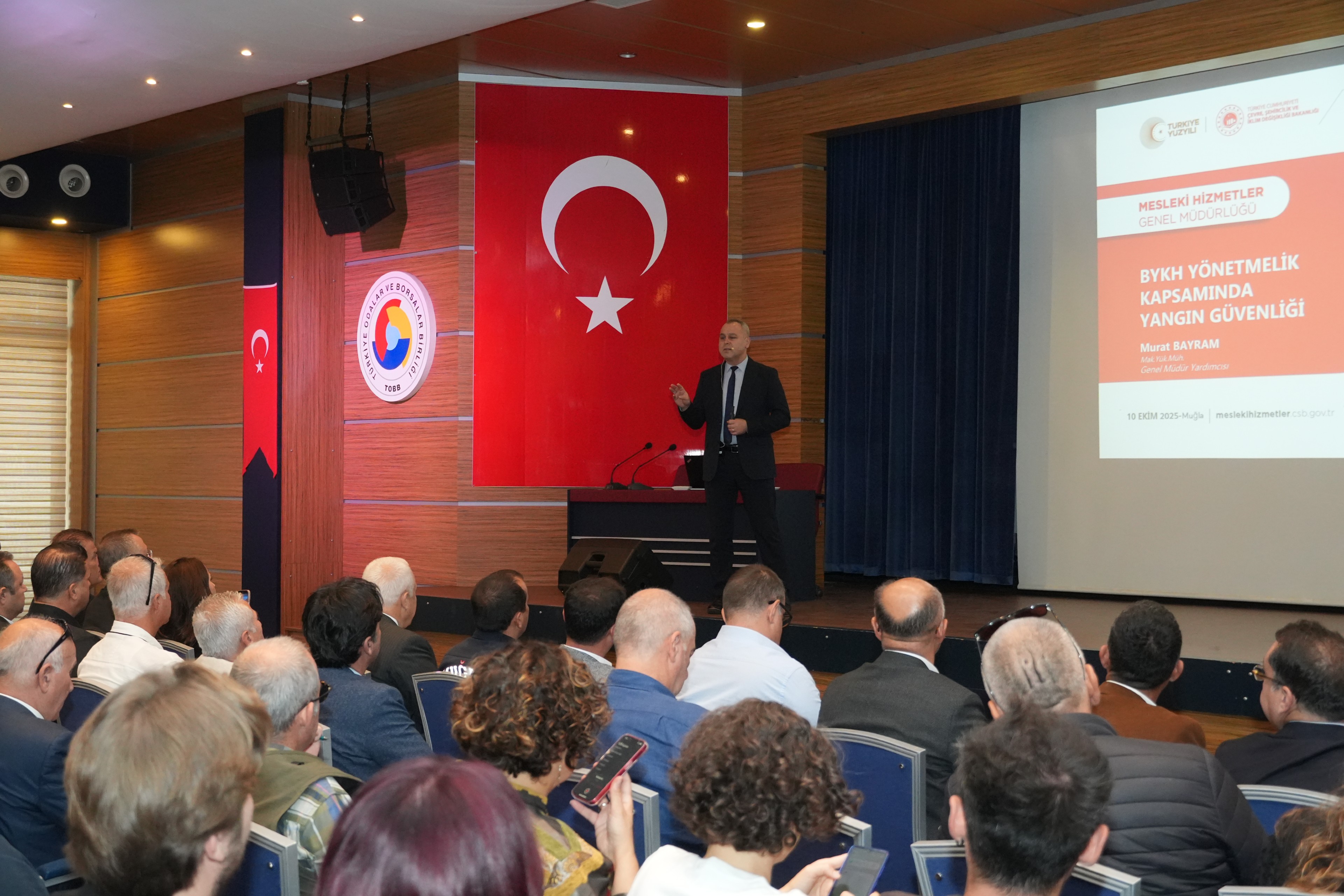 Karakuş, "Yerel mimariyi ve turizm kimliğini korumak esastır"