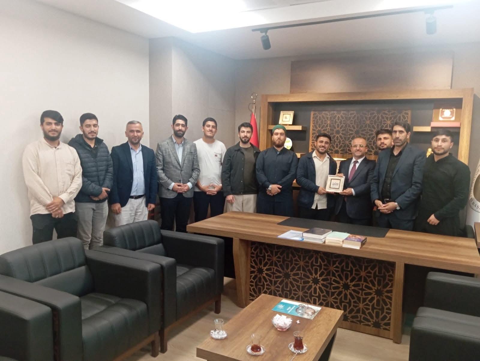 Üniversiteli ve imam hatipli gençlerden İl Müftülüğüne anlamlı ziyaret