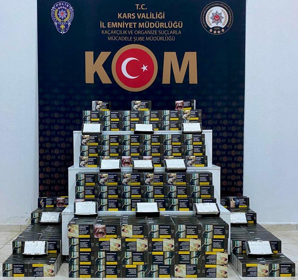 Kars’ta 36 plakalı bir yolcu otobüsünün bagajında 100 bin adet kaçak makaron ele geçirildi