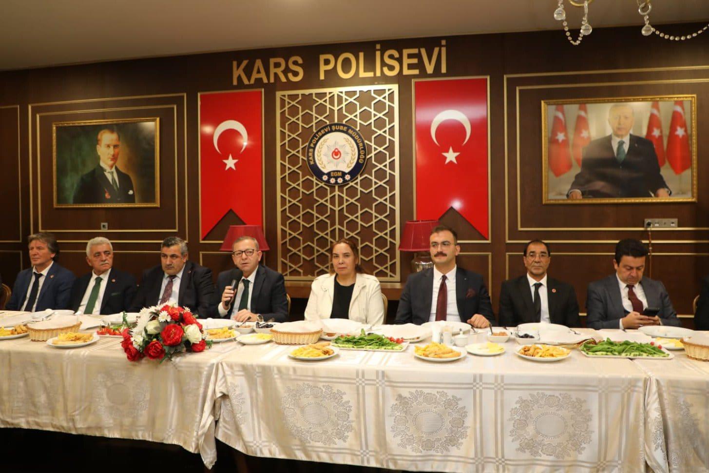 Muhtarlar Günü Kars'ta kutlandı Vali Ziya Polat, muhtarlarla kahvaltıda buluştu