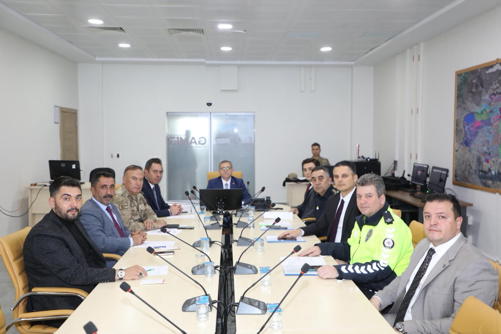 Kars'ta karayolları trafik levhalarının sadeleştirilmesi için toplantı düzenlendi