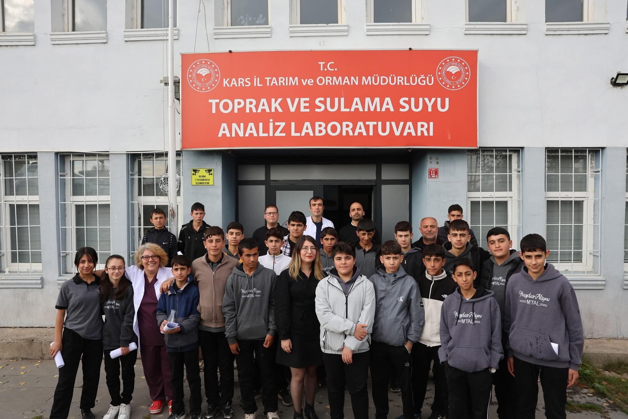 Haydar Aliyev Meslek Lisesi’nden toprak ve sulama suyu analiz laboratuvarına teknik ziyaret
