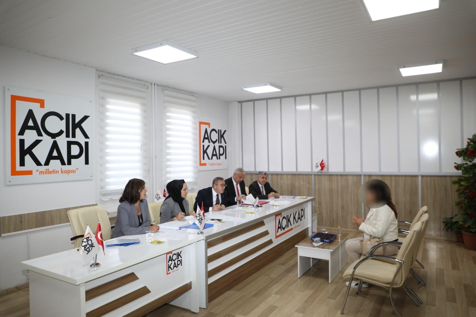 Kars Valisi Ziya Polat vatandaşları dinledi: "Milletimizin hizmetindeyiz"