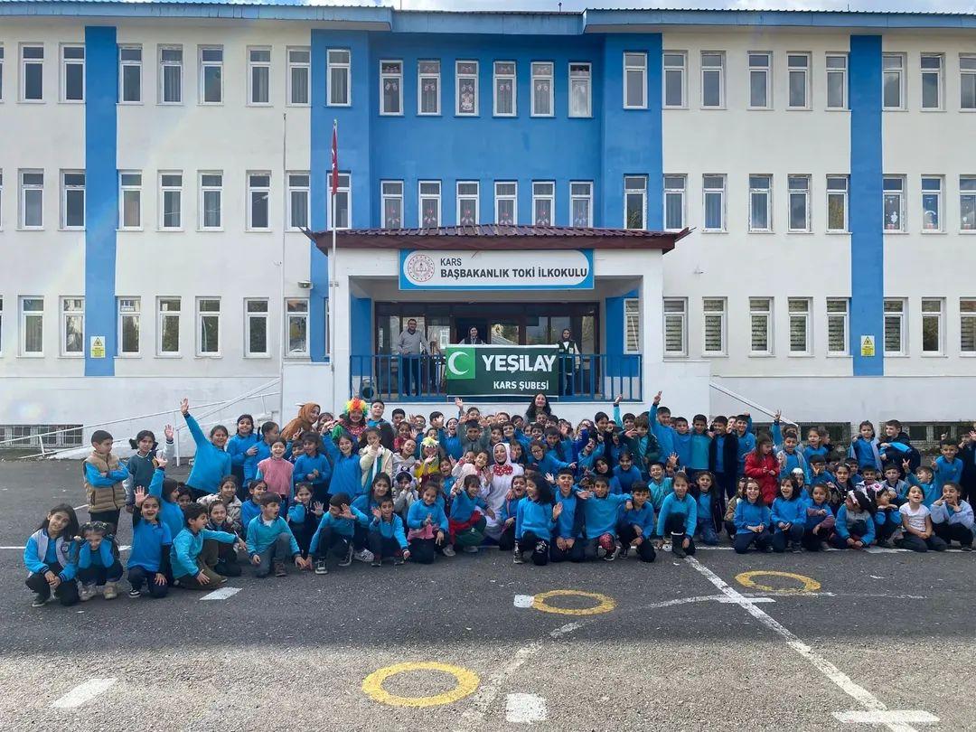 Yeşilay Kars Şubesi’nden TOKİ İlkokulu’nda renkli şenlik