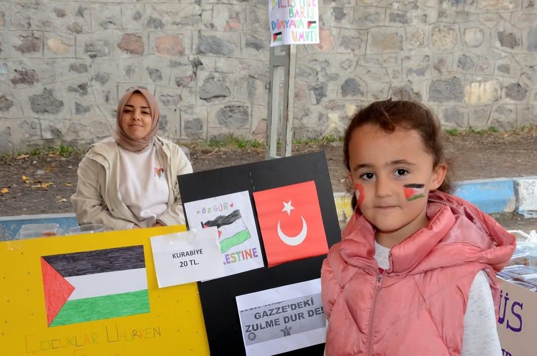 Sarıkamış Kaymakamı Aslantatar, Gazze’ye Destek Kermesine katıldı