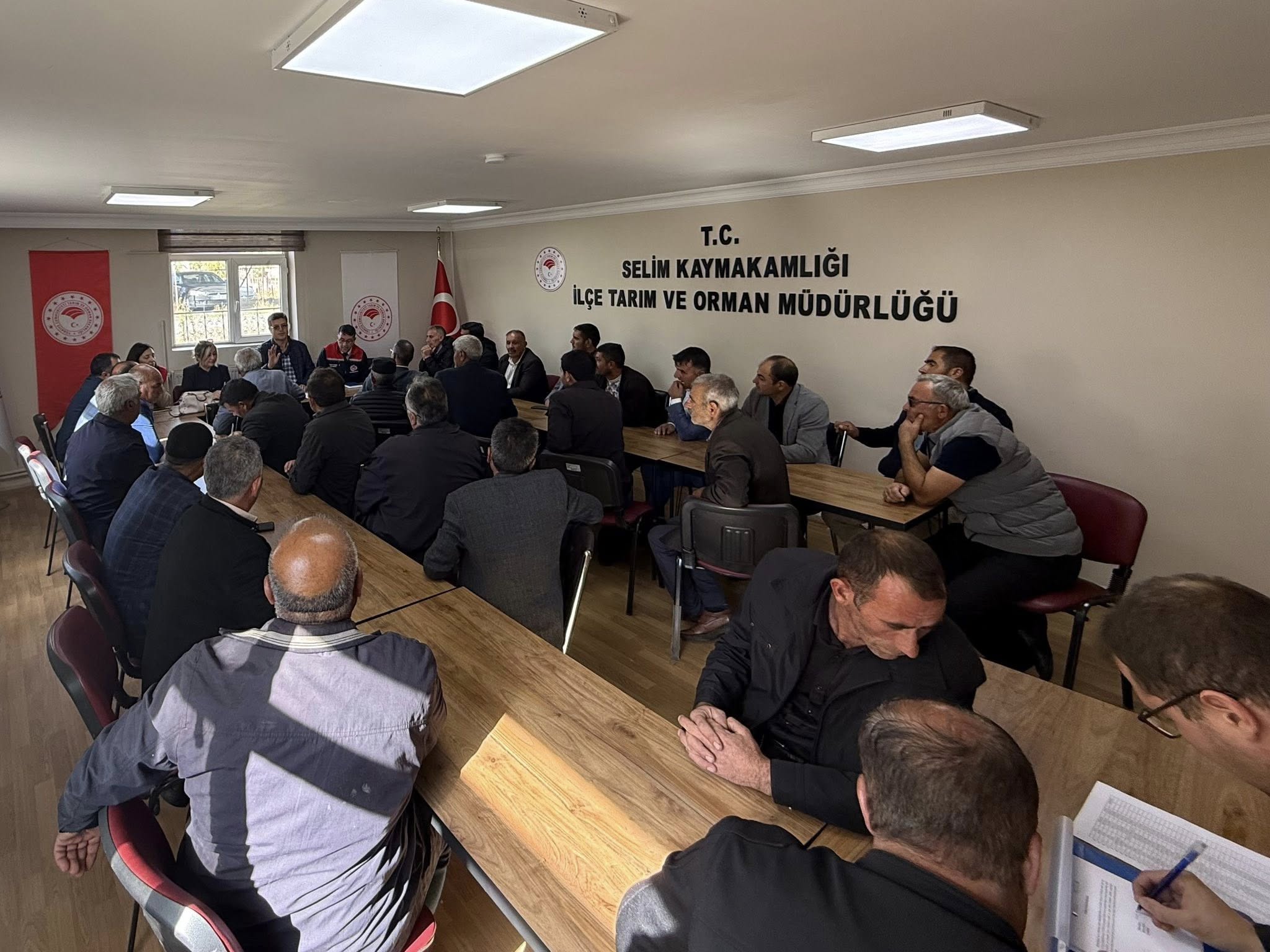 Selim’de muhtarlara yönelik 'Genel Tarım Sayımı Bilgilendirme' toplantısı düzenlendi