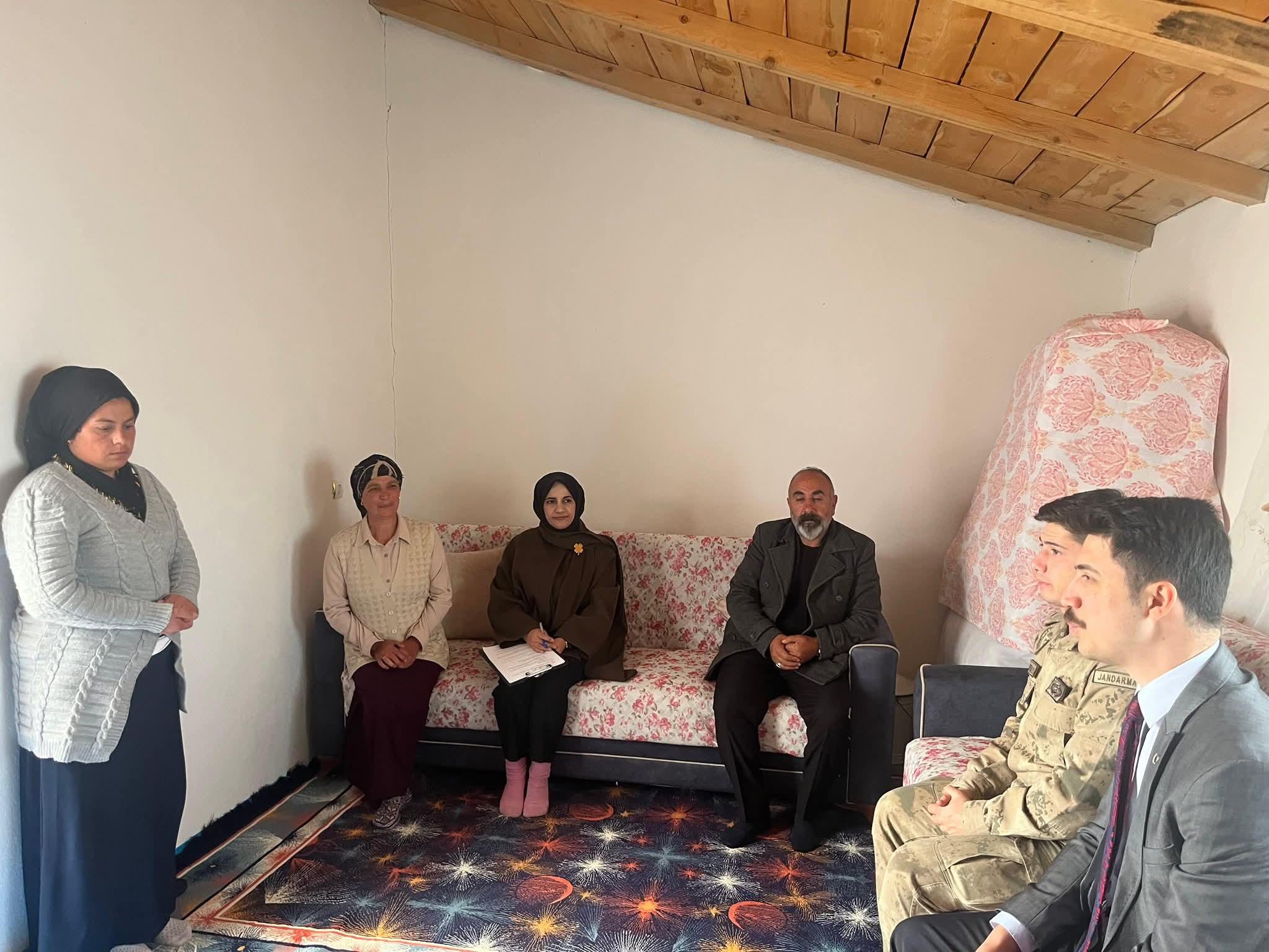 Digor Kaymakam Kahraman, hane ziyaretlerini Sürdürüyor