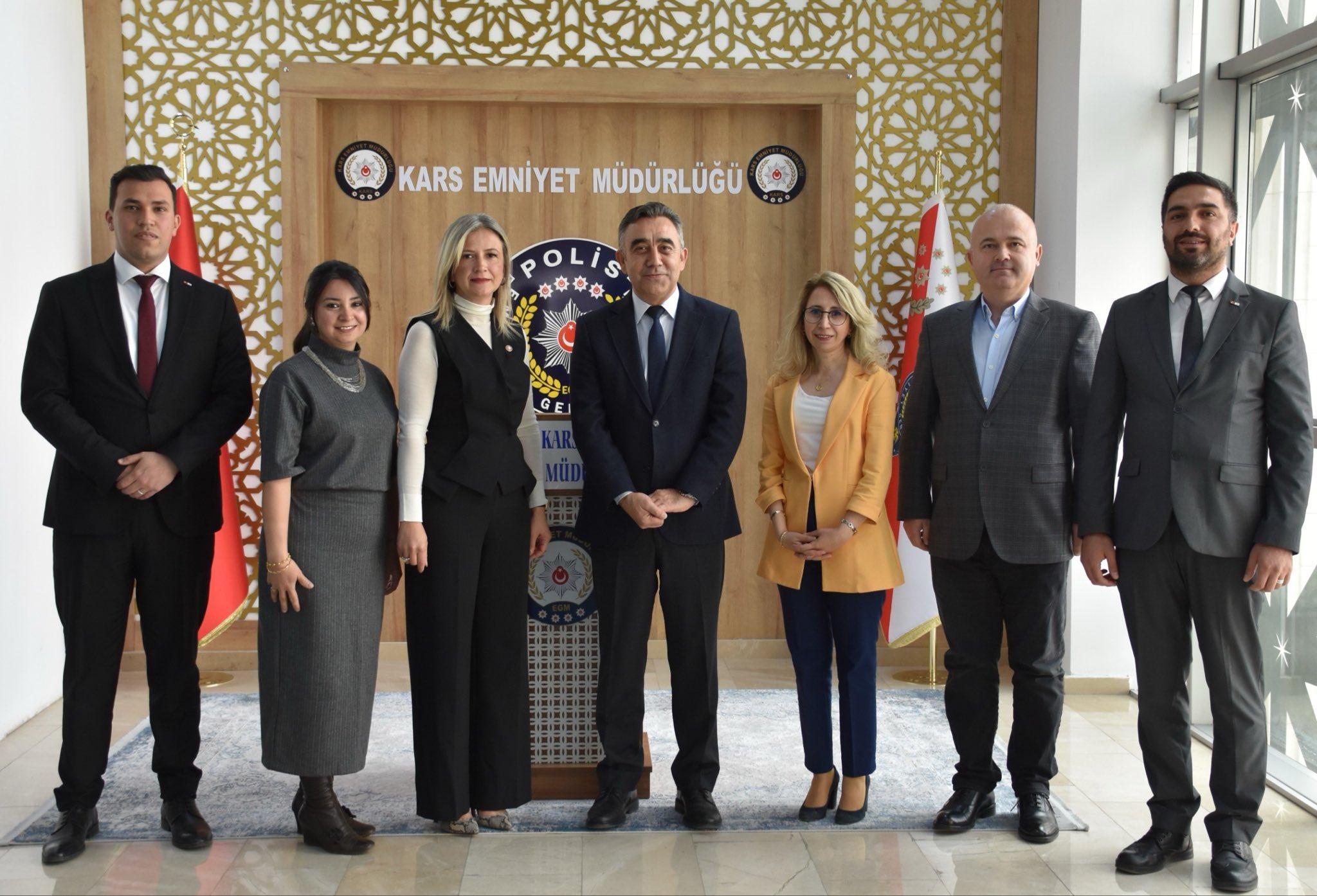 Kızılay Kars İl Başkanı Kübra Hüryurt’tan İl Emniyet Müdürü Murat Abdullah Tombul’a hayırlı olsun ziyareti