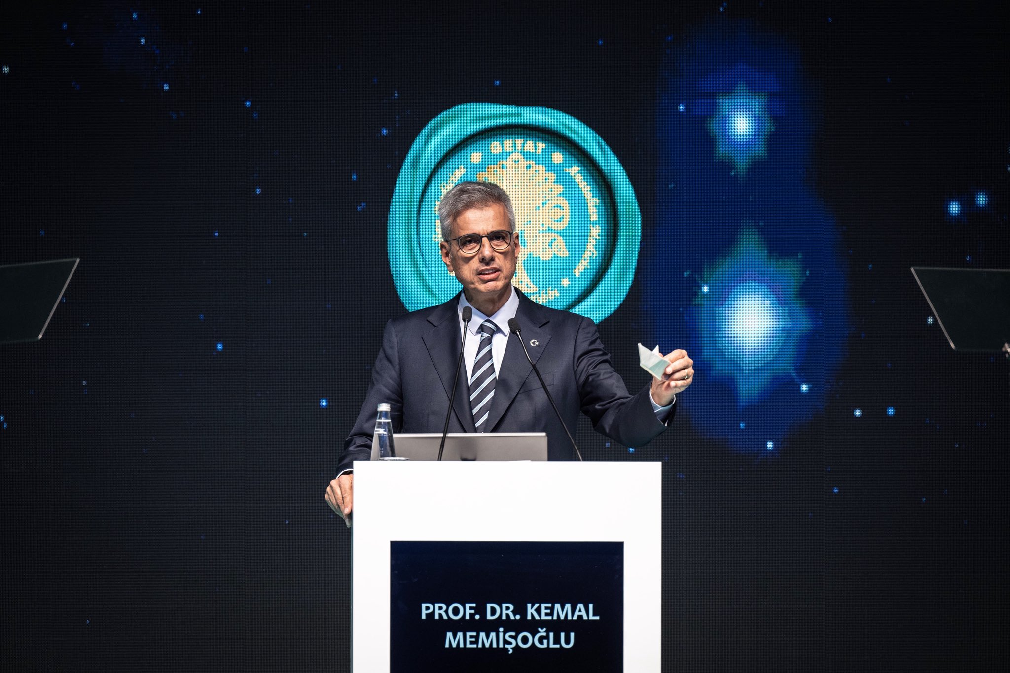 Bakan Memişoğlu'ndan duygusal mesaj: Küçücük kâğıttan gemi kocaman yürekleri taşıyor!