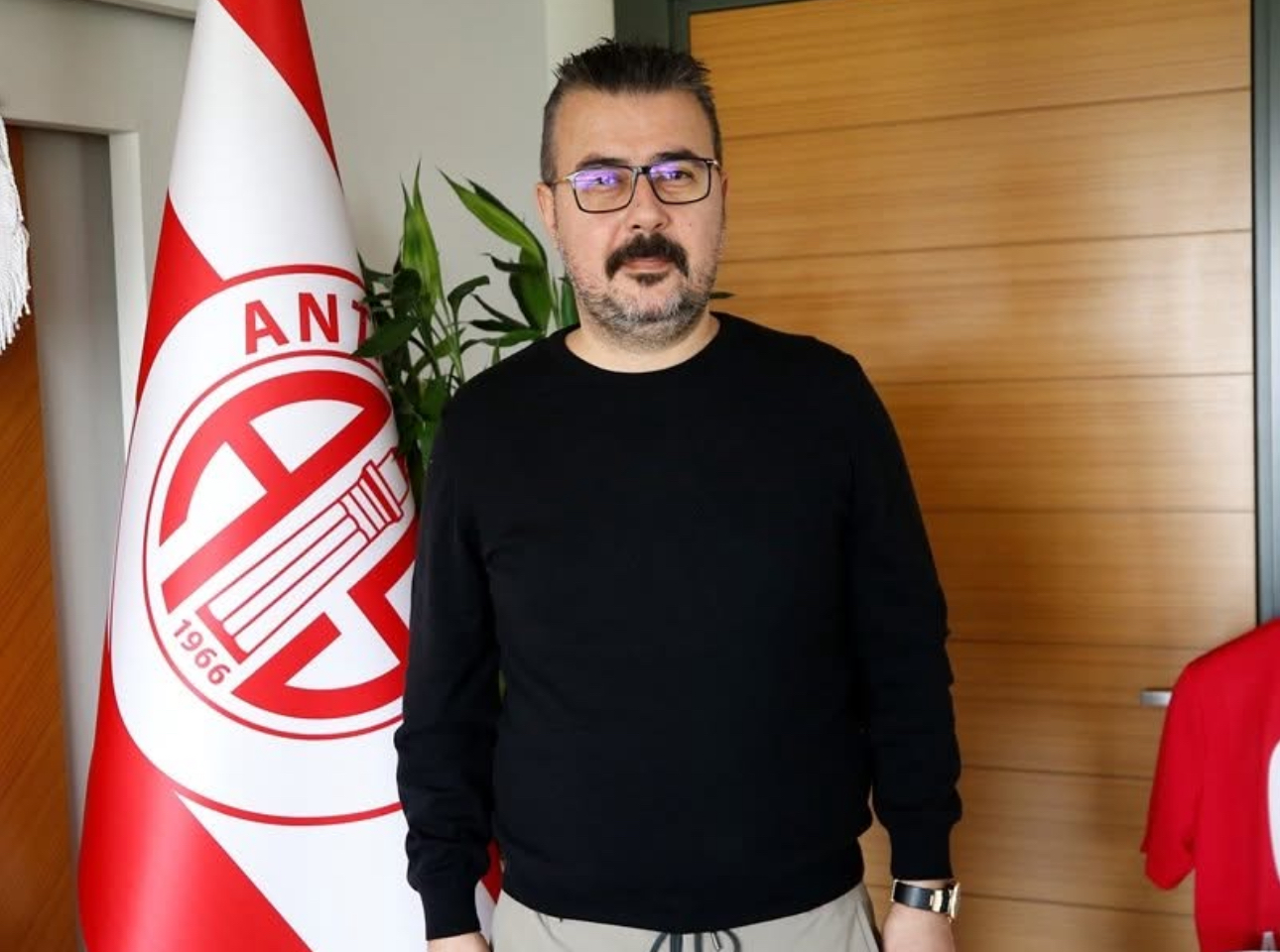 Antalyaspor’un eski başkanı Aziz Çetin gözaltına alındı