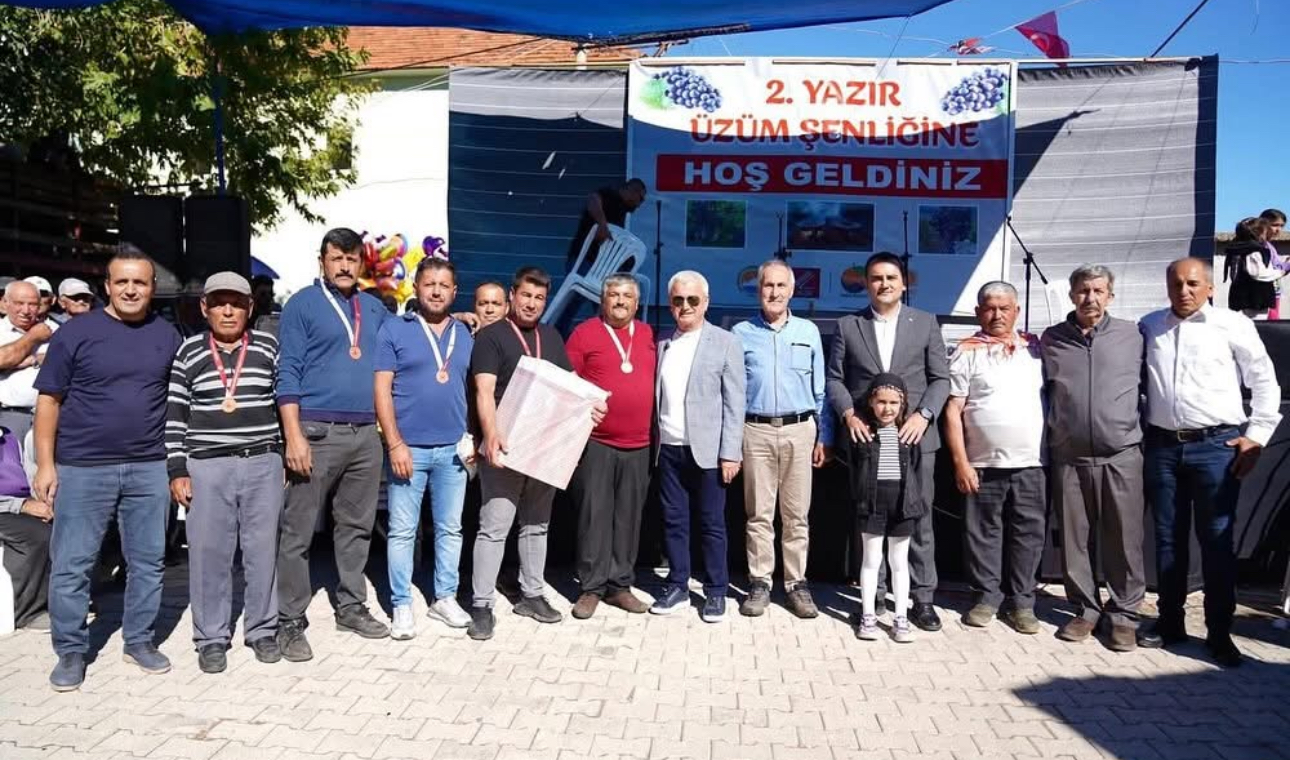 Finike’de 2. Yazır Üzümü Şenliği gerçekleştirildi