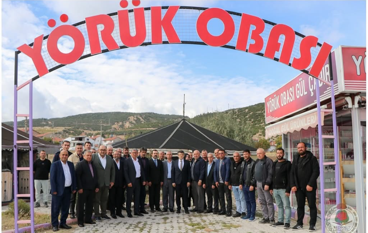 Keçiborlu Belediye Başkanı Parlak, muhtarlarla bir araya geldi