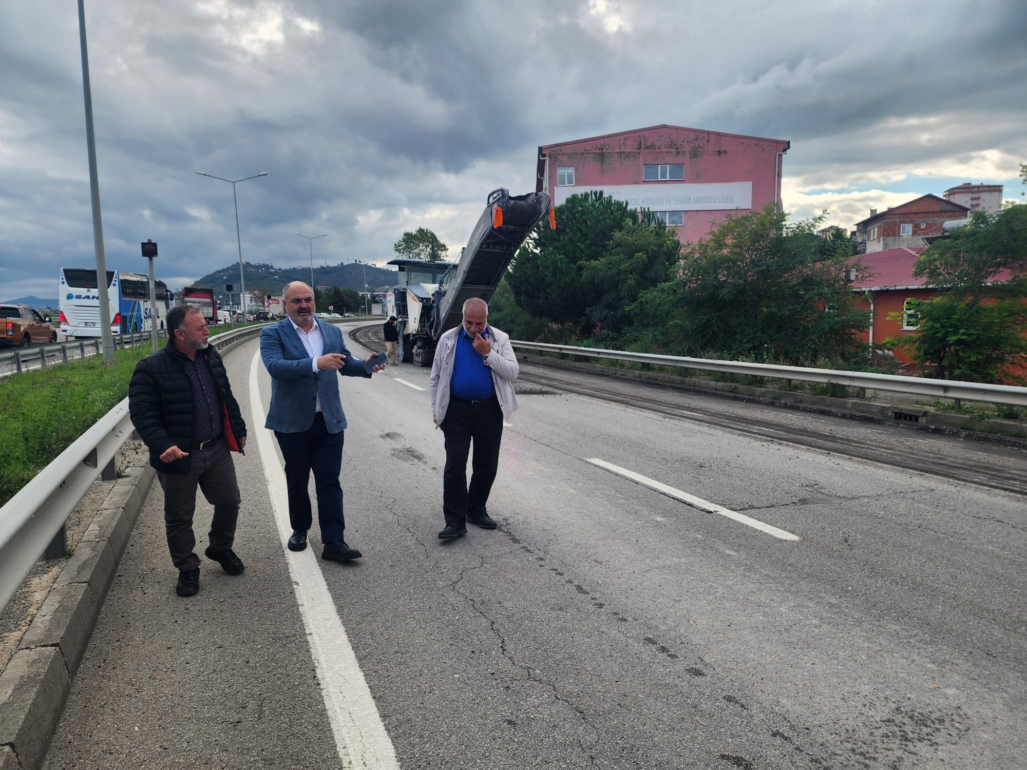 Karadeniz sahil yolu piraziz geçişi yeniden asfaltlanıyor