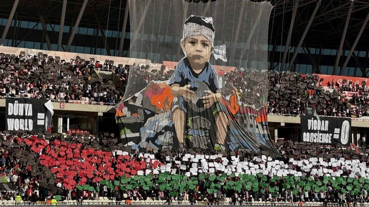 Sivasspor taraftarlarından Gazze'ye anlamlı destek: “Dünya: 0 - Vicdan: 0”