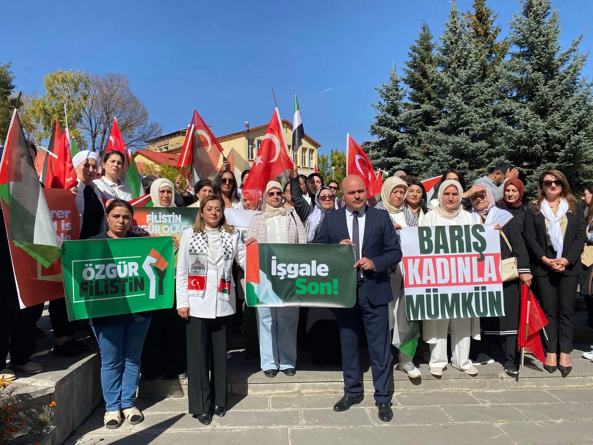 "Gazze için sessiz çığlık" etkinliği Kars'ta da eş zamanlı gerçekleştirildi