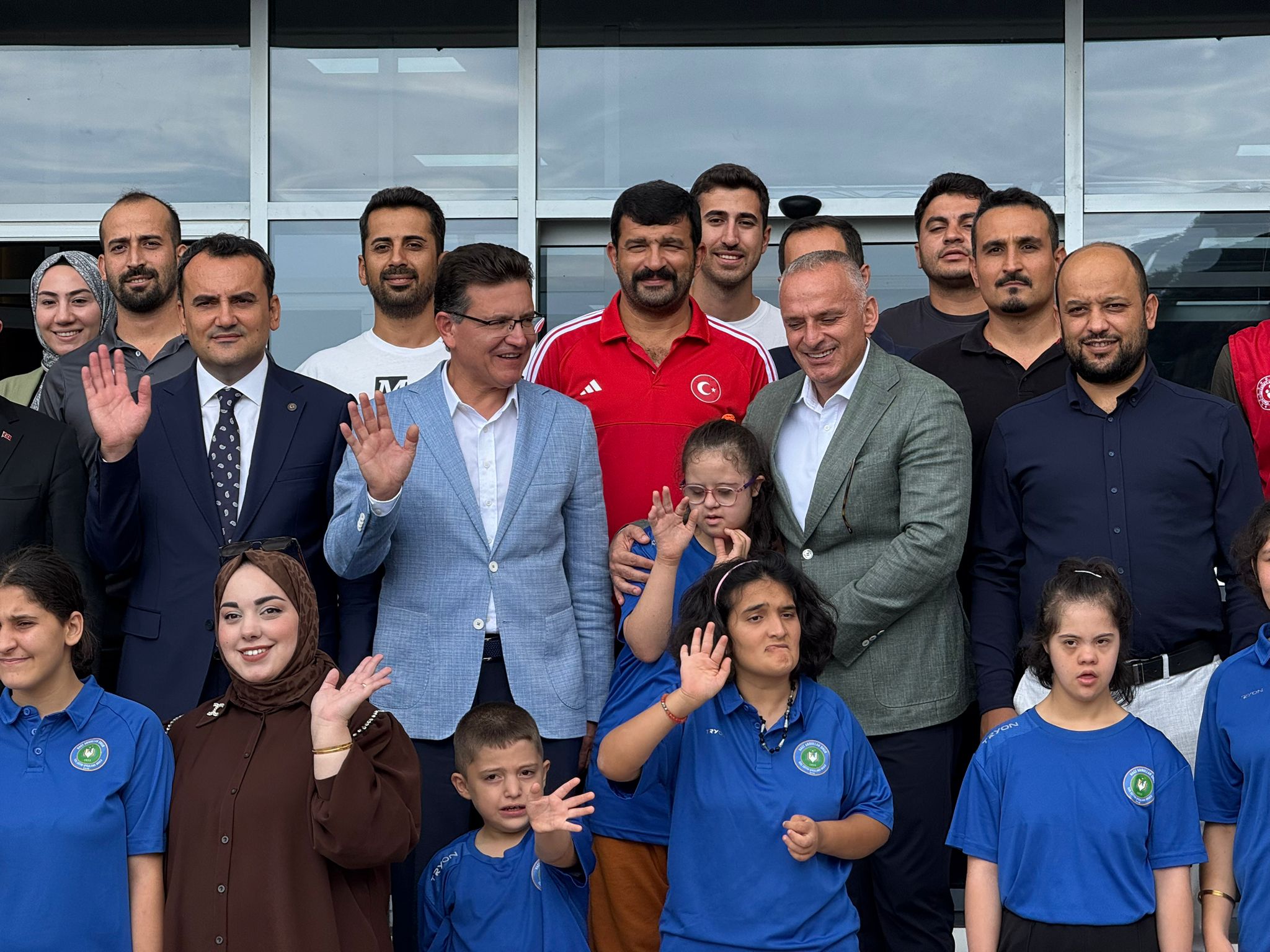 Hacı Abdullah Onur Özel Eğitim Okulu'na anlamlı ziyaret ve spor malzemesi desteği