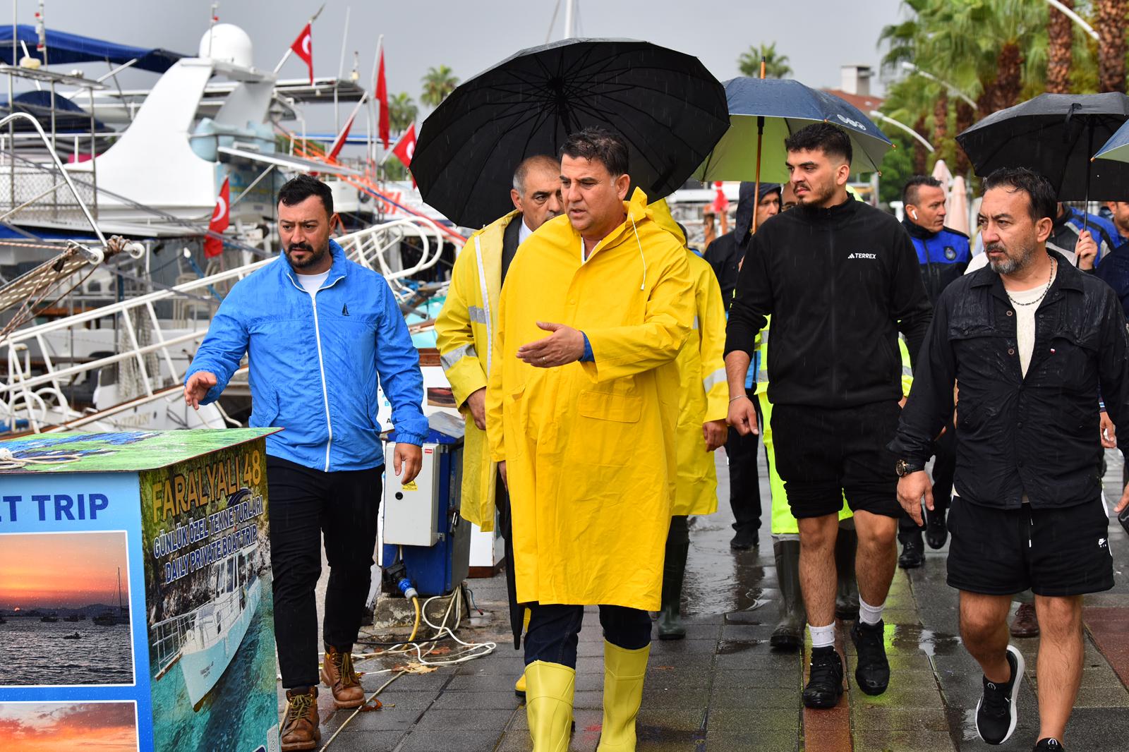 Fethiye'de yağış rekoru belediye sahada, ekipler seferber