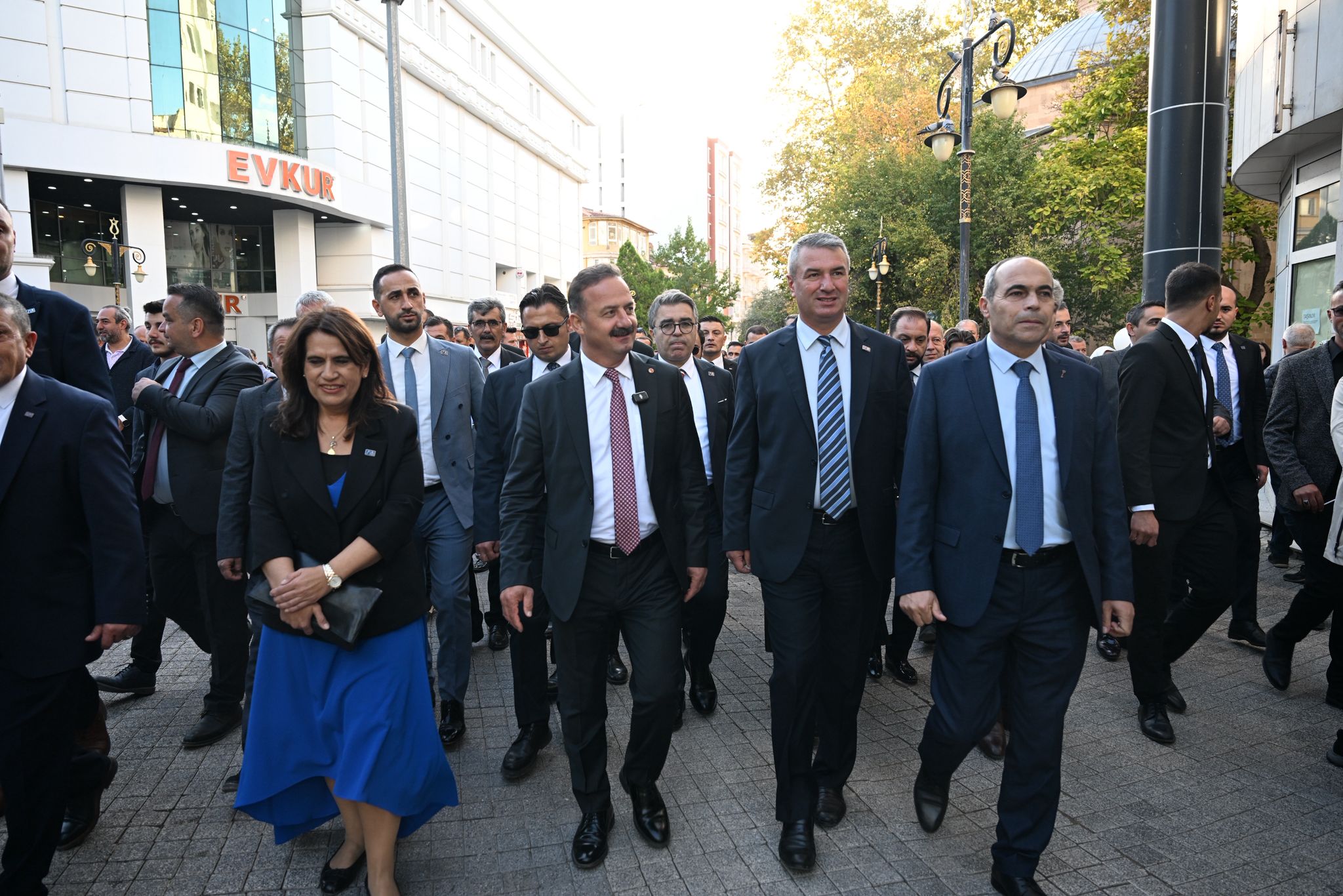 Yavuz Ağıralioğlu Kütahya'da esnafı dinledi