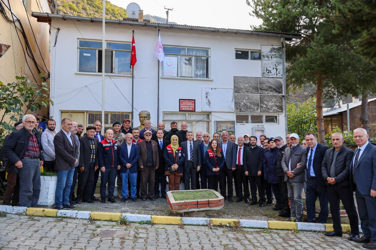 Artvin Valisi Ergün, Yusufeli’nde köylülerle bir araya geldi