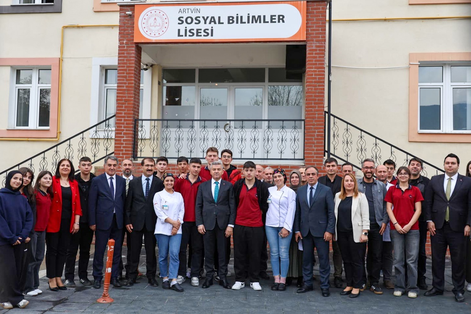 Artvin Valisi Ergün lise öğrencileriyle bir araya geldi