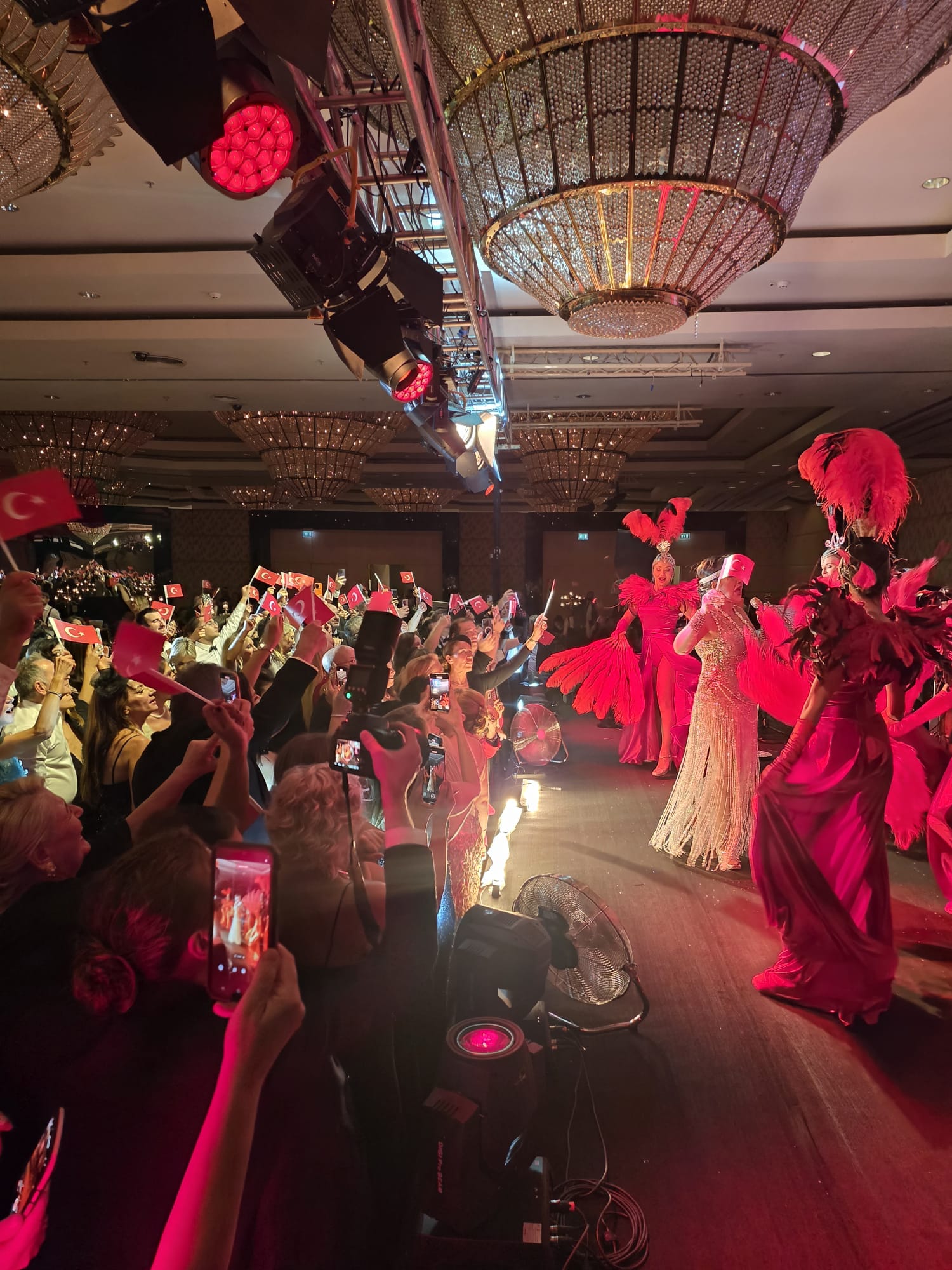 Cumhuriyet’in 102. Yılında Türk Eğitim Derneği’nden anlamlı balo