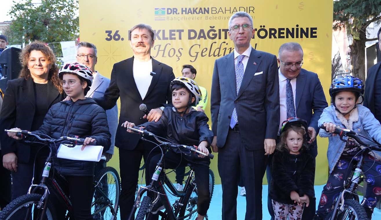 Bahçelievler'de gençlere bisiklet