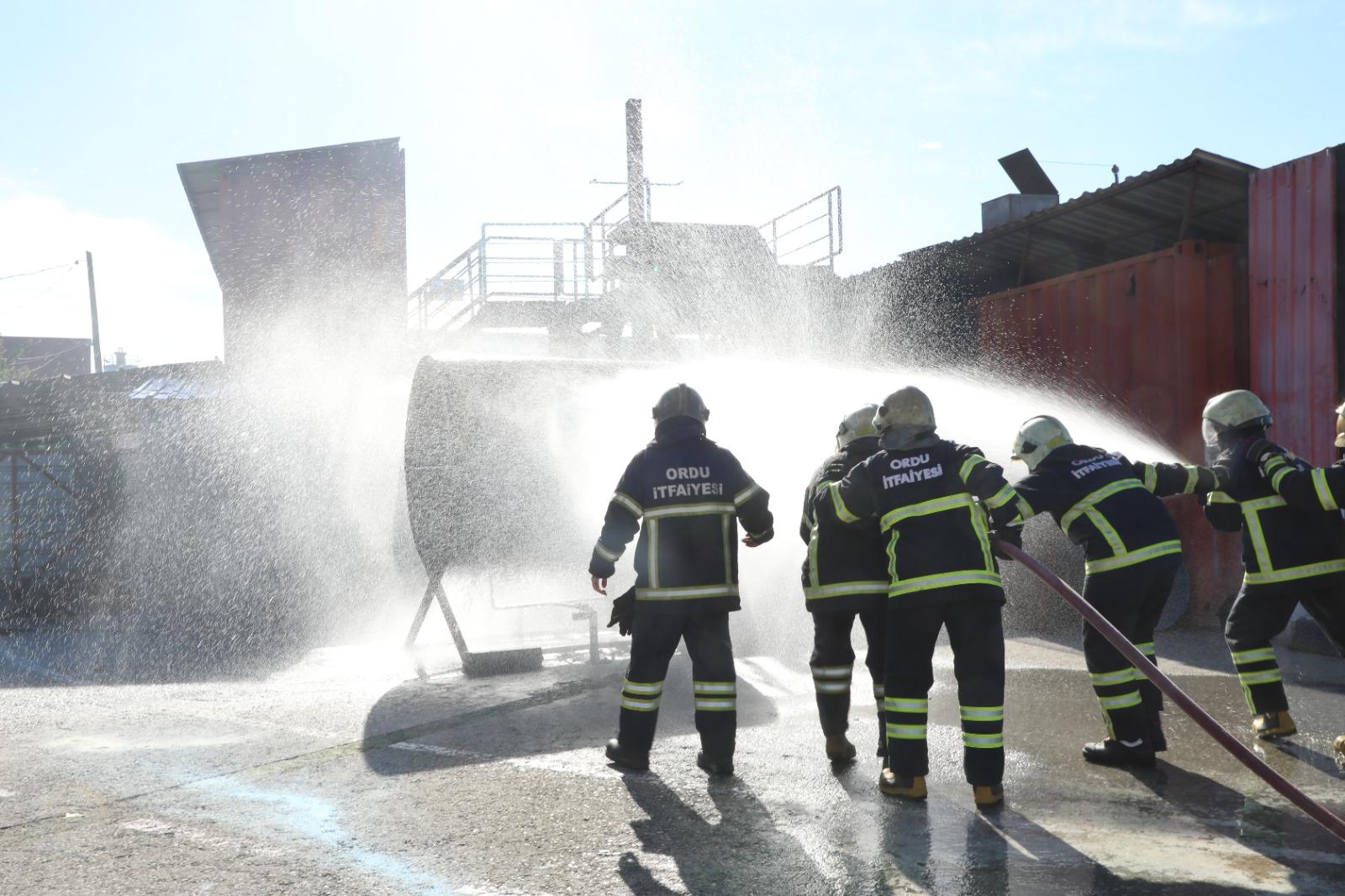 Geleceğin itfaiyecilerine Ordu itfaiyesi eğitim veriyor