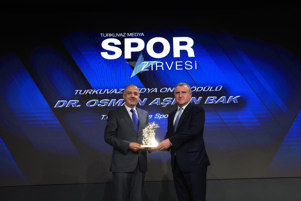 Osman Aşkın BAK'a Spor Hizmet Onur Ödülü
