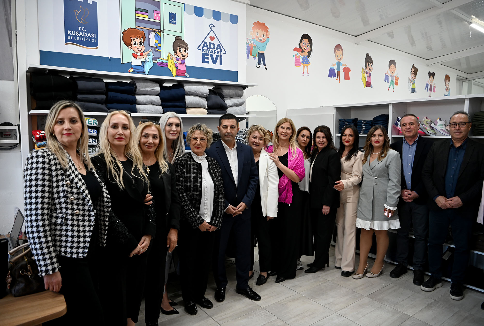 Kuşadası’nda ihtiyaç sahibi çocuklar için “Ada Kıyafet Evi” hizmete açıldı