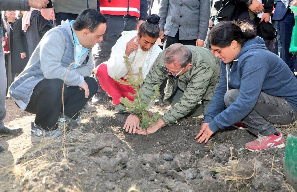 Kars’ta Milli Ağaçlandırma Günü'nde Fidanlar toprakla buluştu