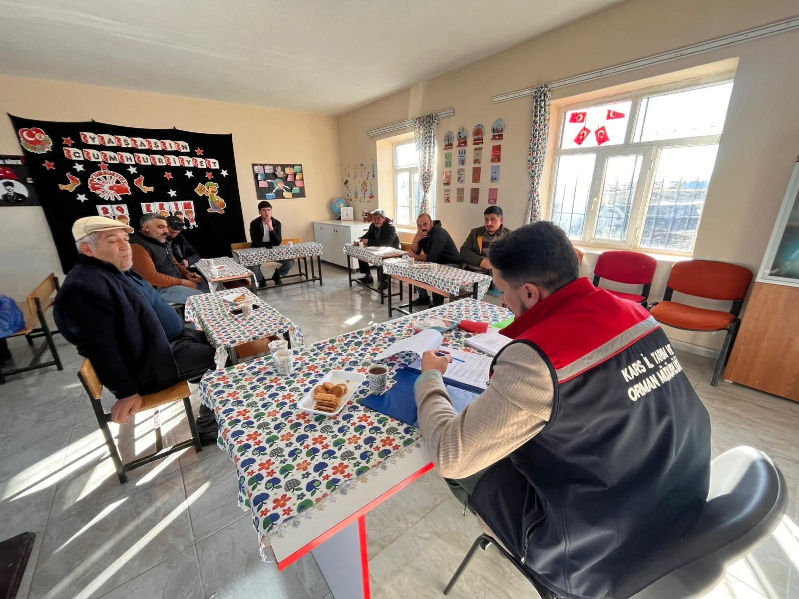 Kars’ta “buzağı kayıplarının azaltılması ve üreme verimliliğinin artırılması” eğitimi sürüyor