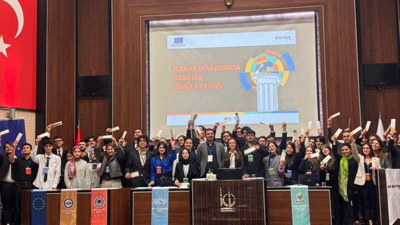 Gençler Keçiören’de meclis koltuğuna oturdu: “Karar Masasında Gençlik” yoğun ilgi gördü