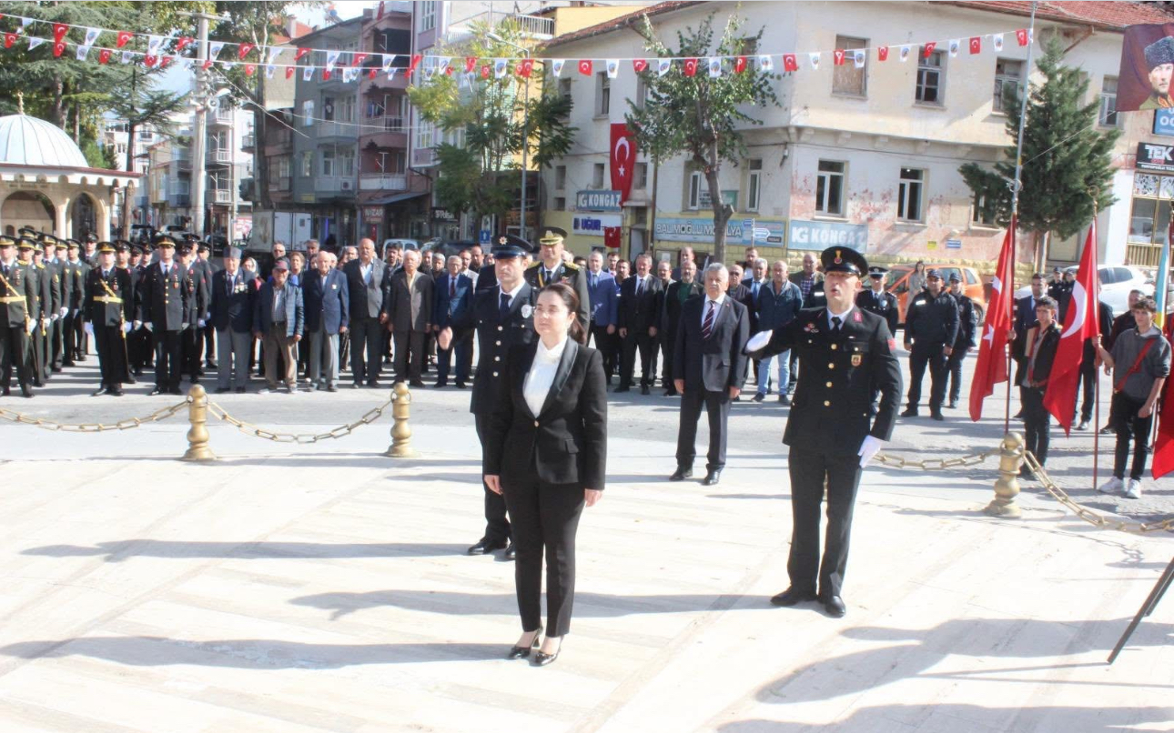 Zorlukları aşarak zirveye: Okuma aşkıyla yola çıktı, şimdi Senirkent kaymakamı