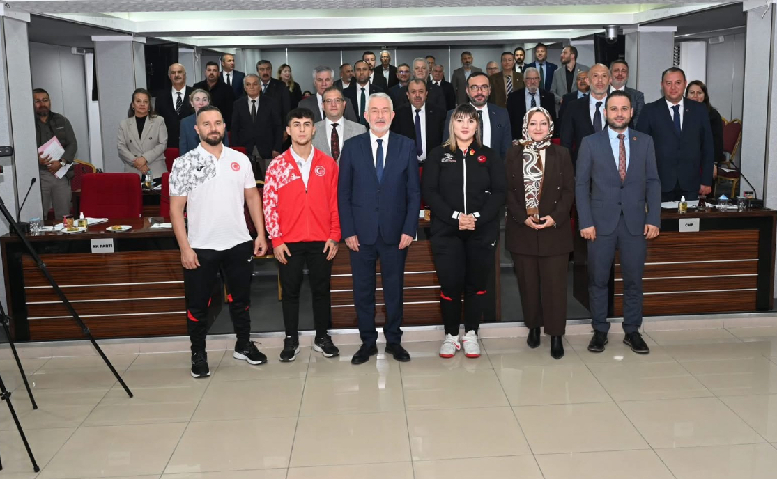 Başkan Başdeğirmen, başarılı sporcuları ödüllendirdi