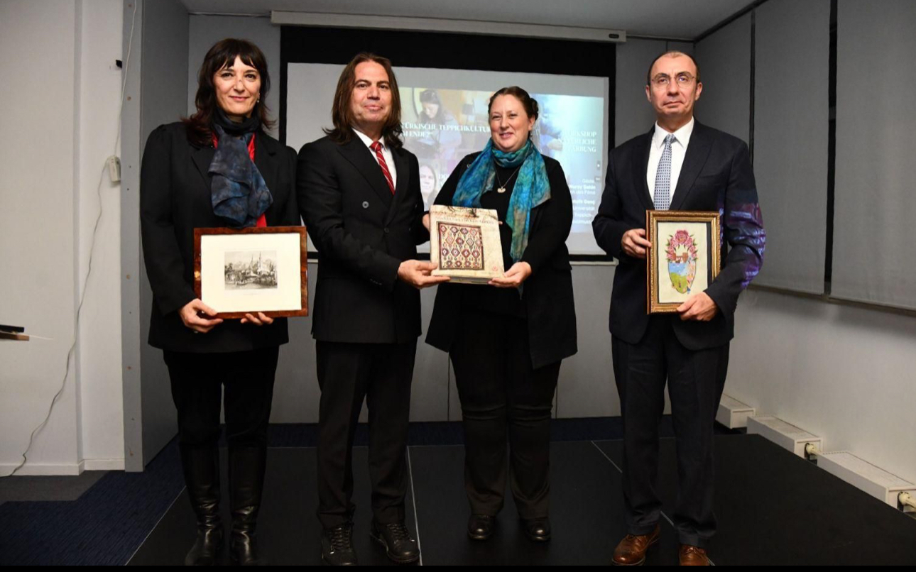 SDÜ eserleri Yûnus Emre Enstitüsü Berlin merkezi'nde