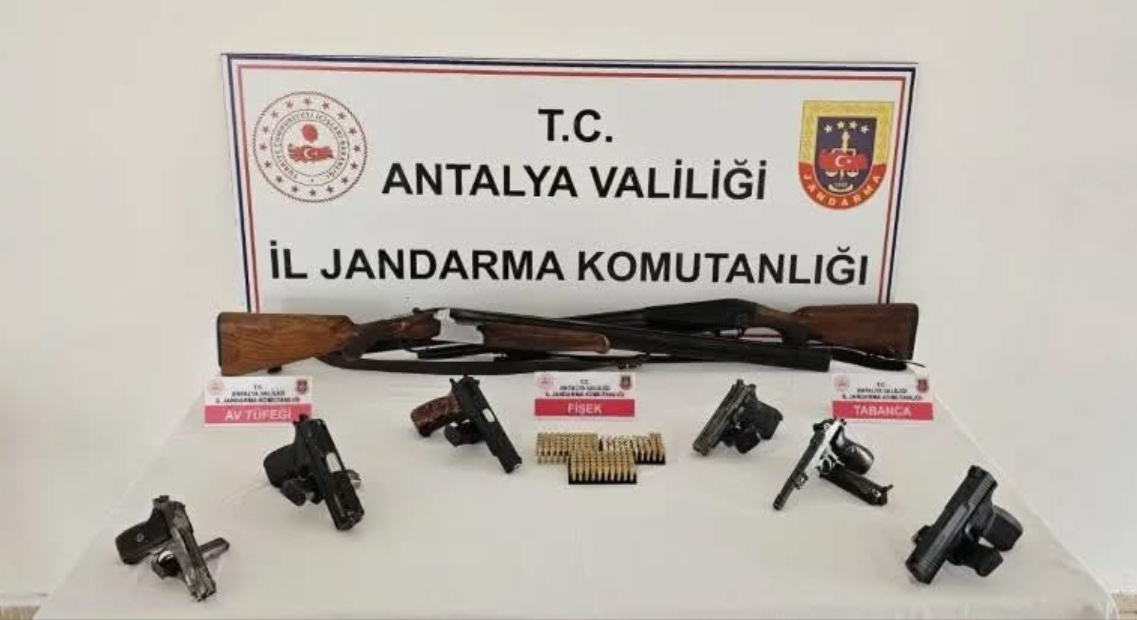 Antalya’da silah ve kaçak tütün operasyonu: Serik ve Kepez’de yakalandılar!