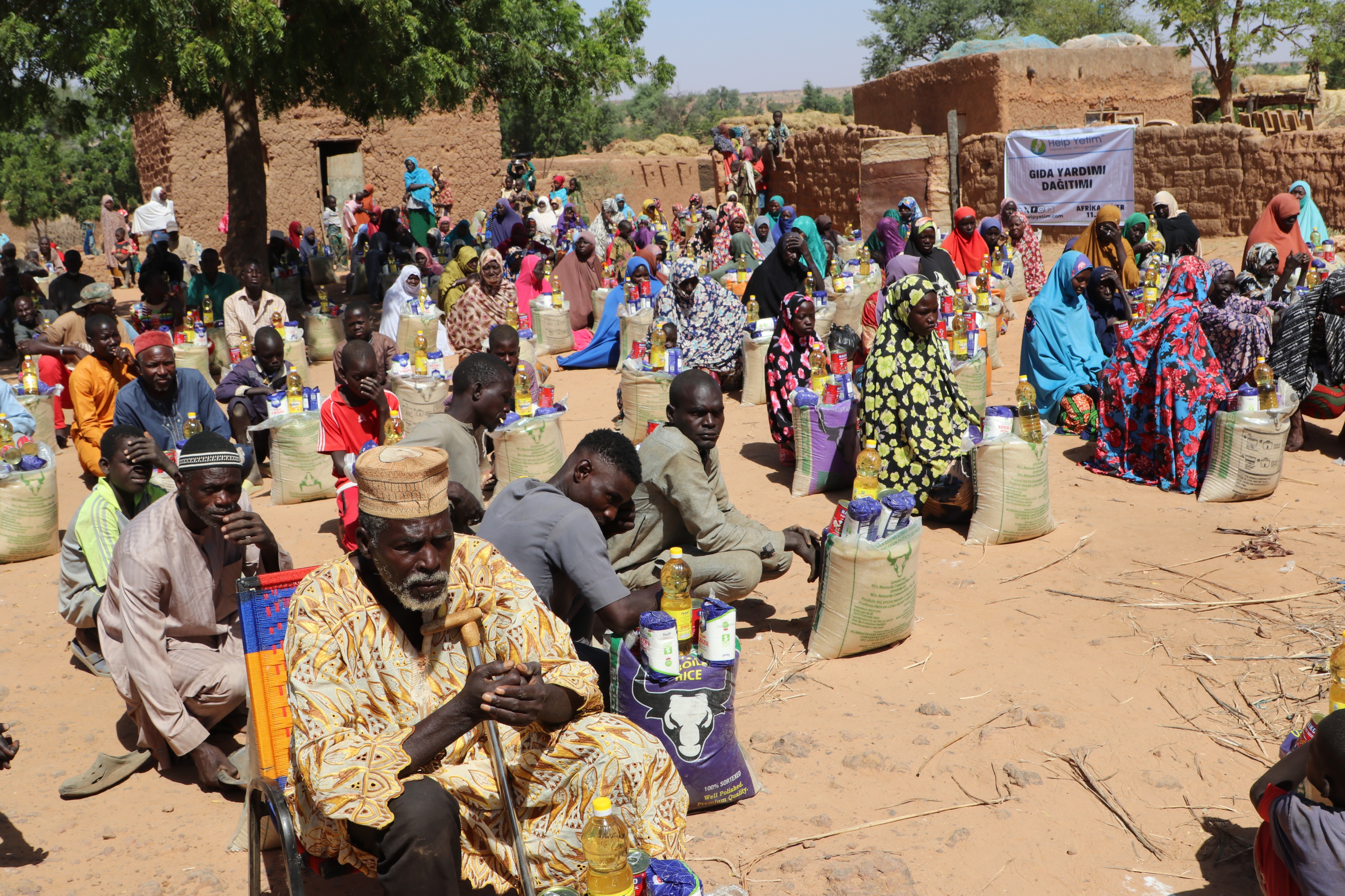 Help Yetim, Nijer’de yüzlerce yetime yardım dağıttı