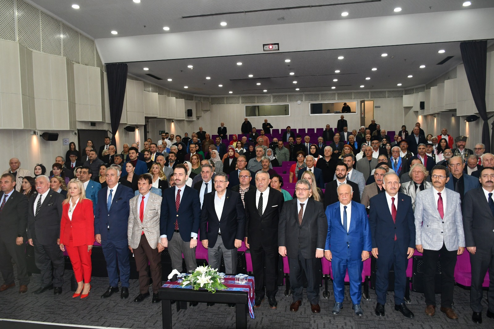 Trabzon’da başarılı gazeteciler ödüllerini ve plaketlerini aldılar