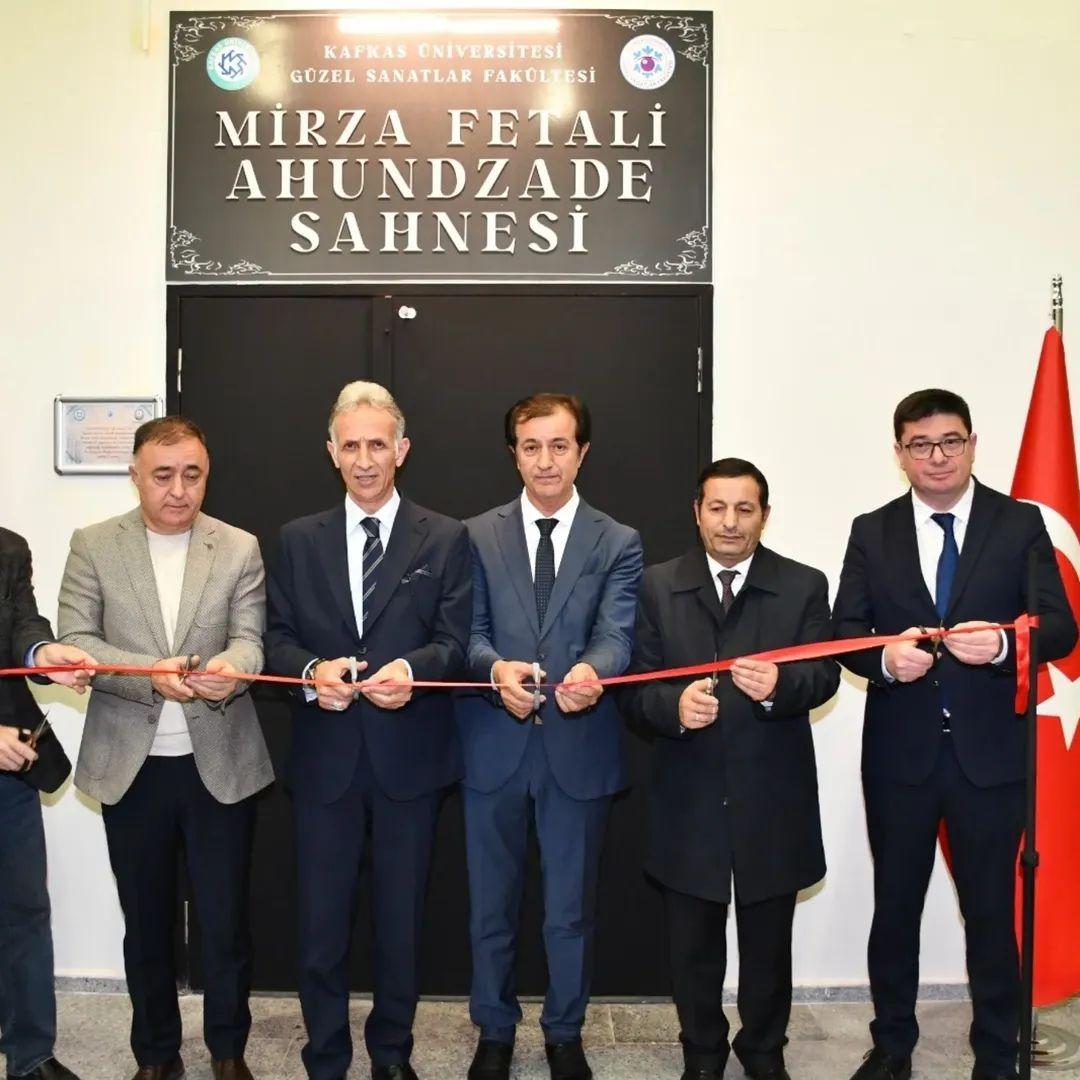 Kafkas Üniversitesi, Türk ve İslam dünyasının ilk tiyatro yazarı "Mirza Fetali Ahunzade Sahnesi"ni açtı
