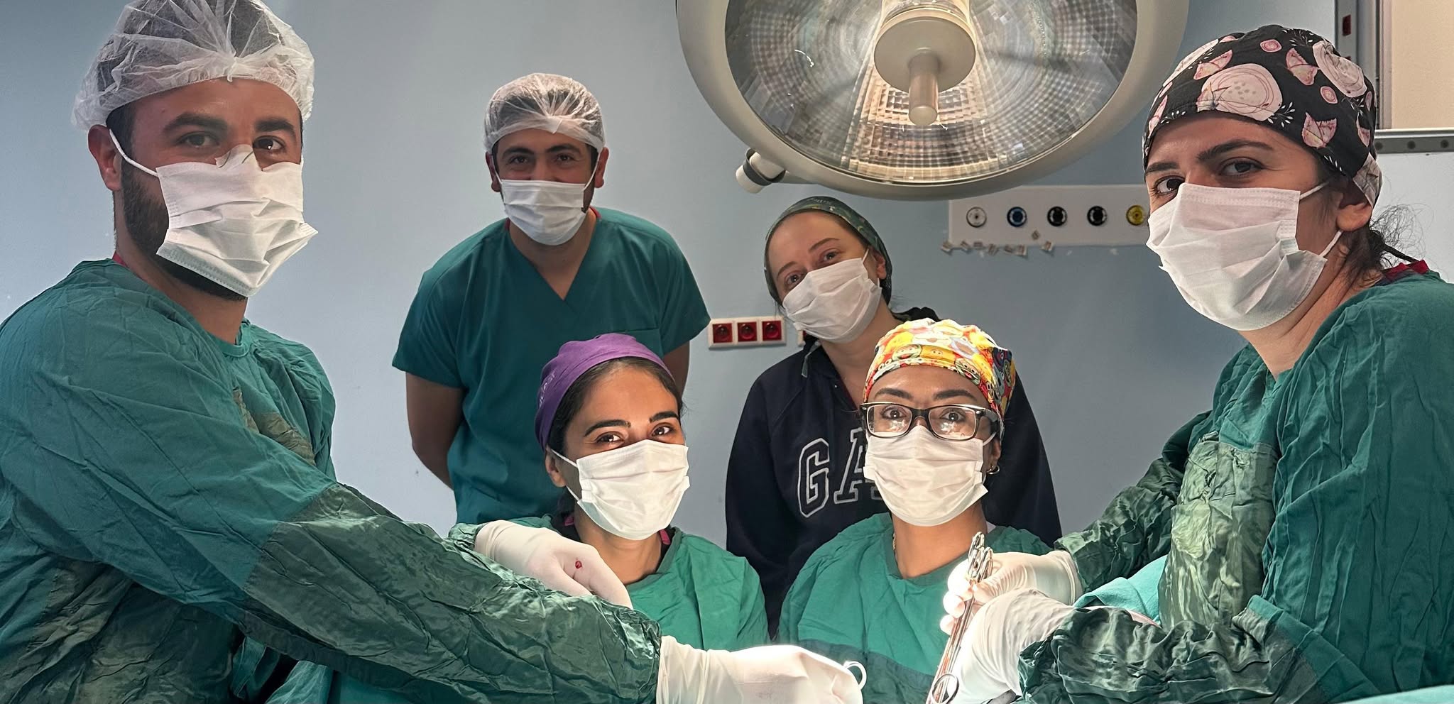 Kağızman Devlet Hastanesinde bir ilk; Karın kesisi olmadan rahim alma ameliyatı başarı ile gerçekleştirildi