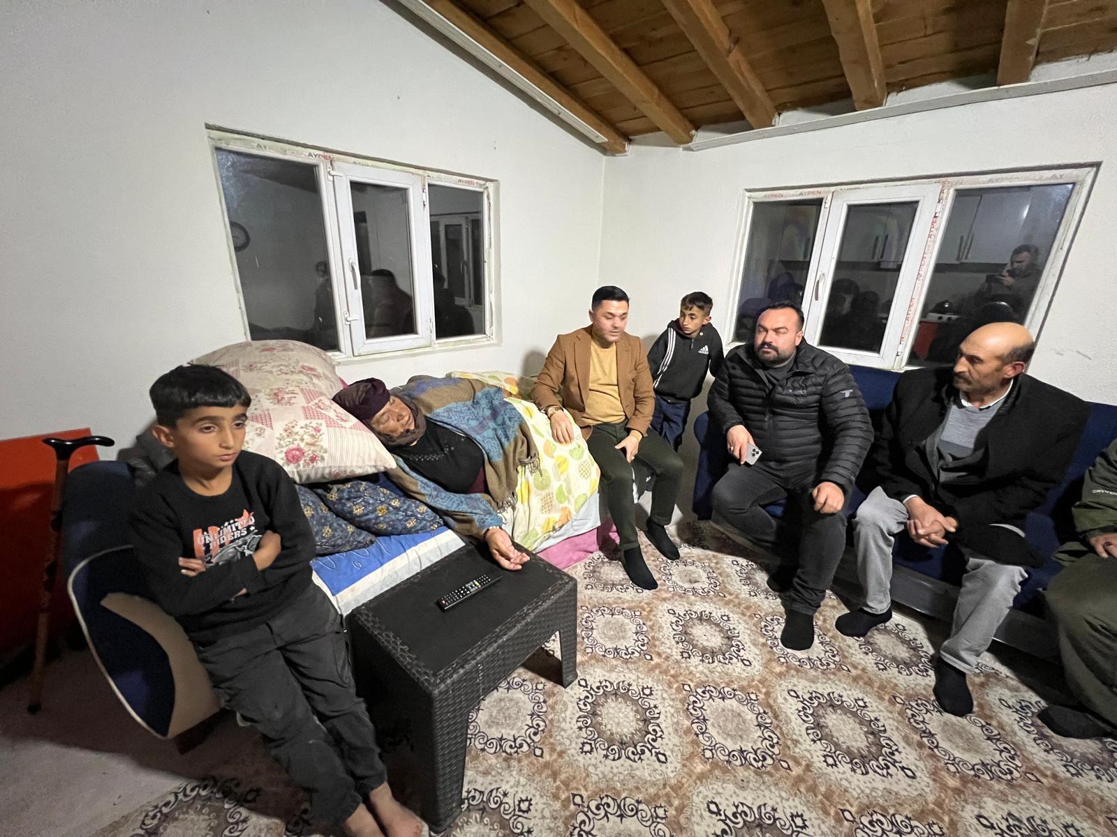 “Hayırlı Günler Komşum, Derdin Derdimizdir” projesi kapsamında Çiçek teyzeye yardım eli uzatıldı