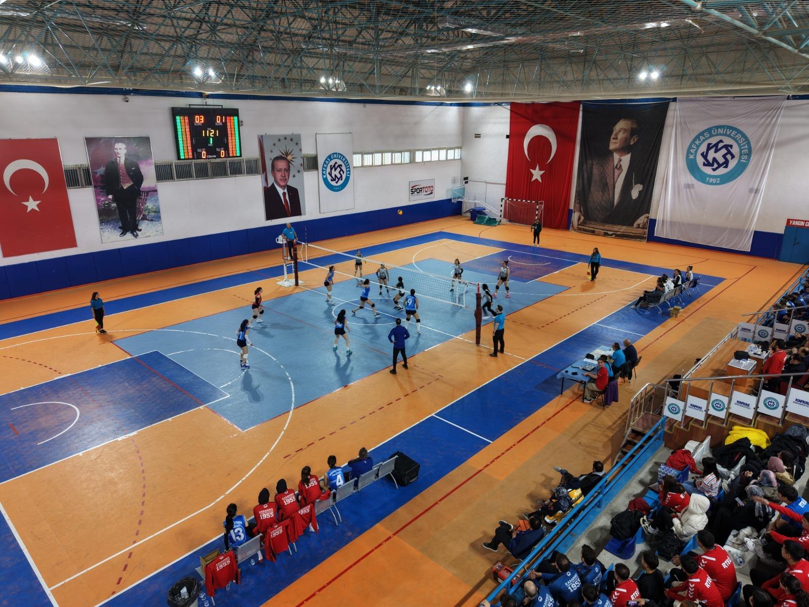 Voleybol Ünilig eleme grubu müsabakaları Kafkas Üniversitesi’nde başladı
