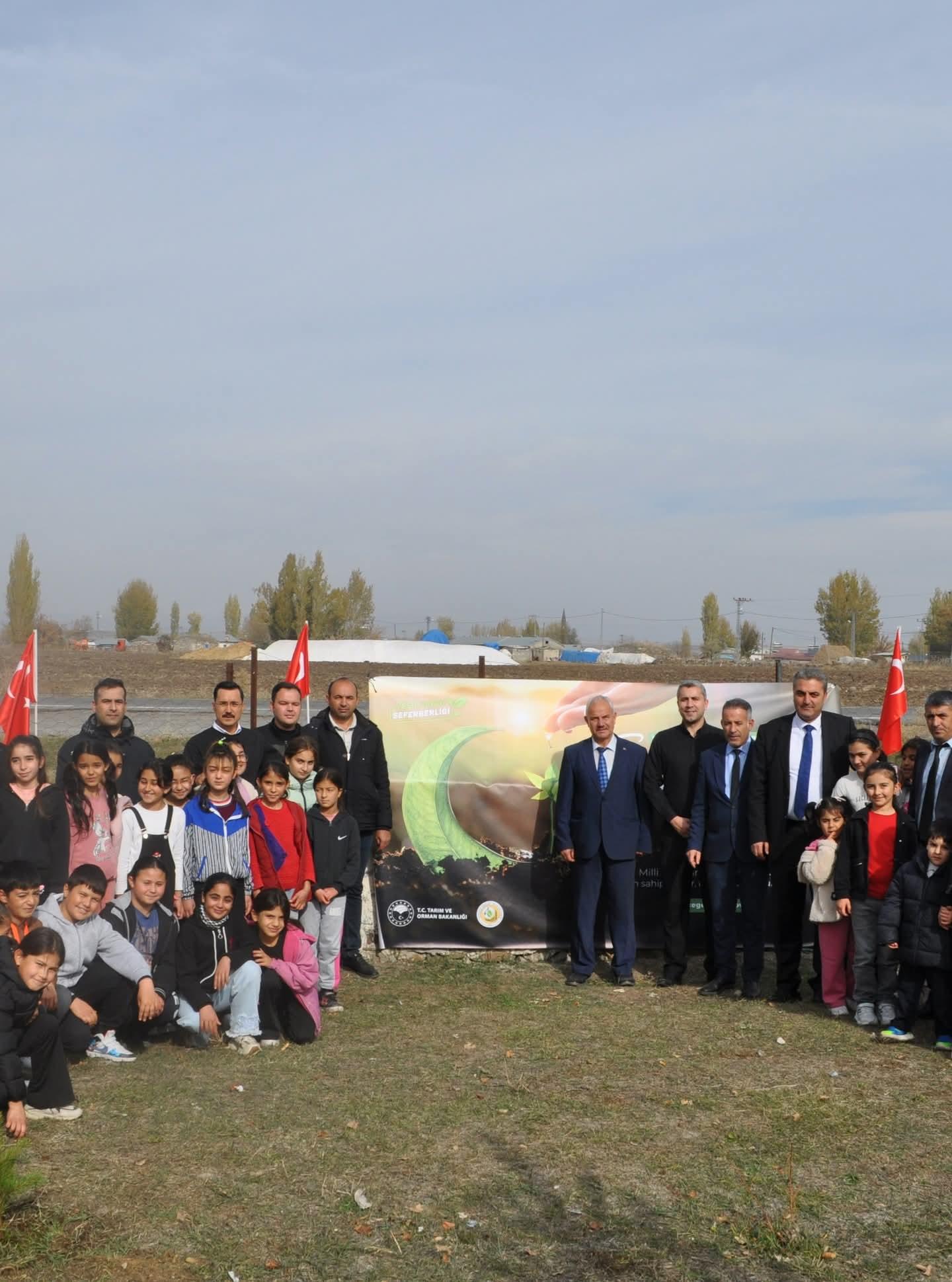 Akyaka’da 11 Kasım Milli Ağaçlandırma Günü’nde geleceğe nefes oldular