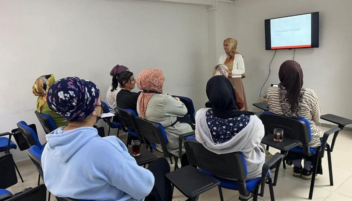 Kars’ta Aile Destek Merkezi Dijital Okuryazarlık Eğitimi düzenlendi