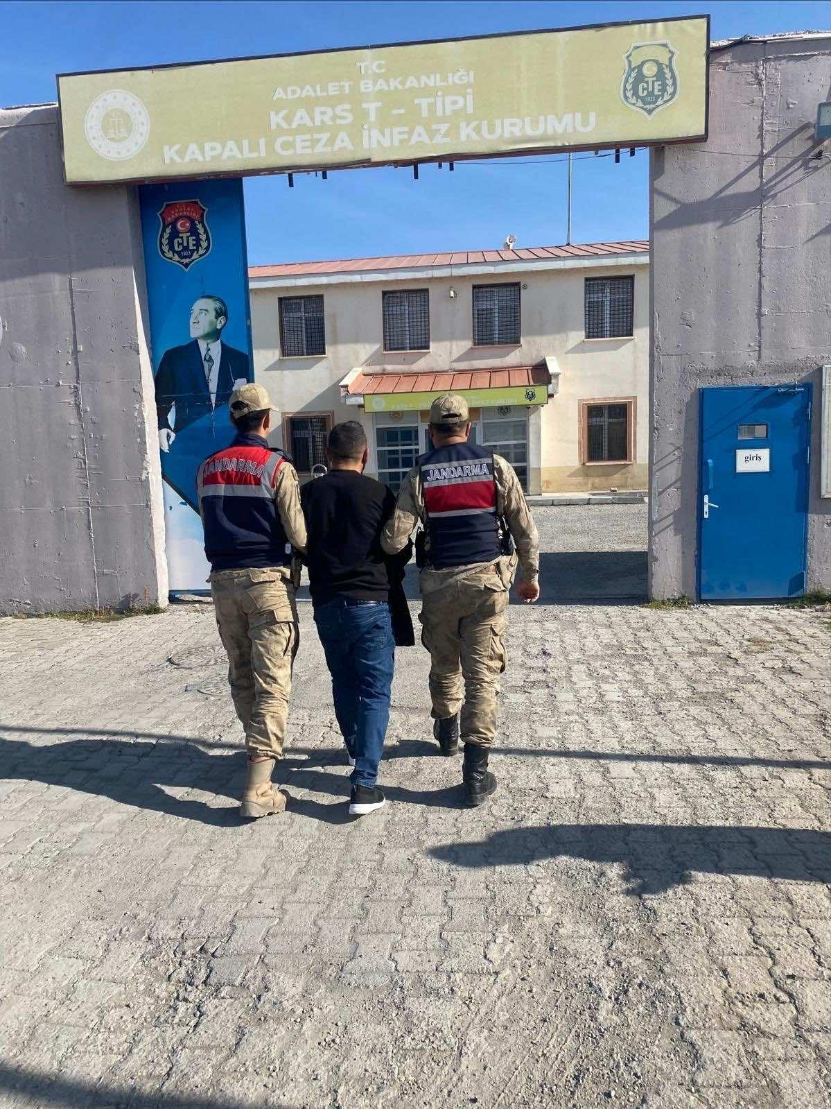 Kars’ta hakkında 4 yıl 2 ay hapis cezası bulunan şahıs yakalandı