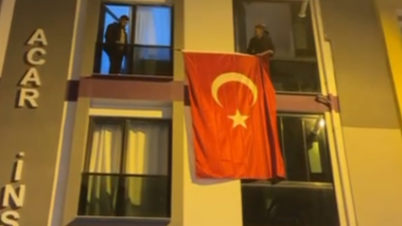 Şehit Hamdi Armağan Kaplan’ın baba ocağına Türk bayrağı asıldı