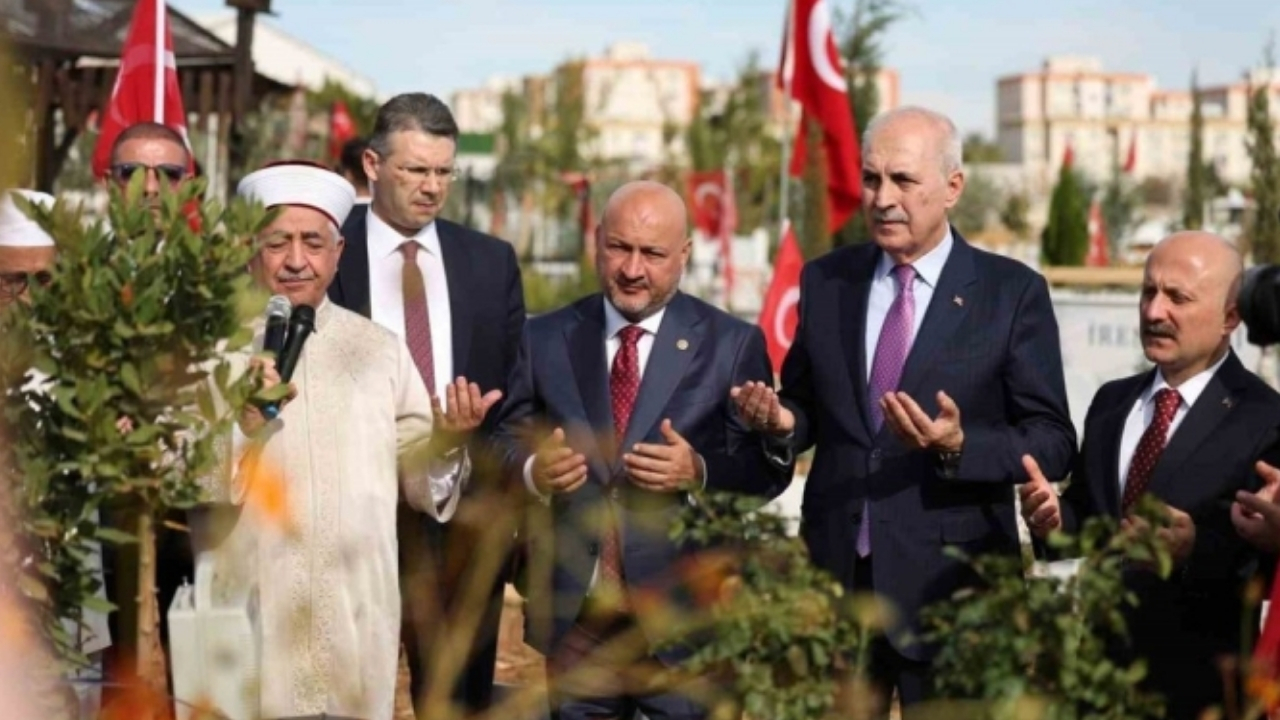 TBMM Başkanı Kurtulmuş deprem şehitleri kabristanı ziyaret etti