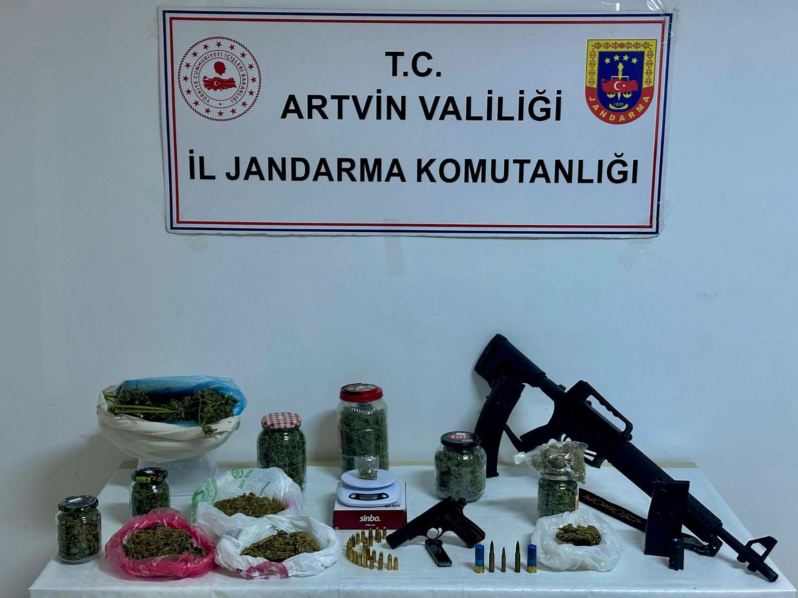 Artvin'de uyuşturucu operasyonunda yakalanan 1 zanlı tutuklandı