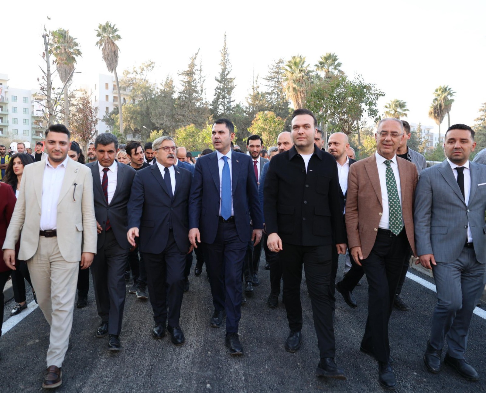 Dünya Asrın İnşasına şaştı kaldı